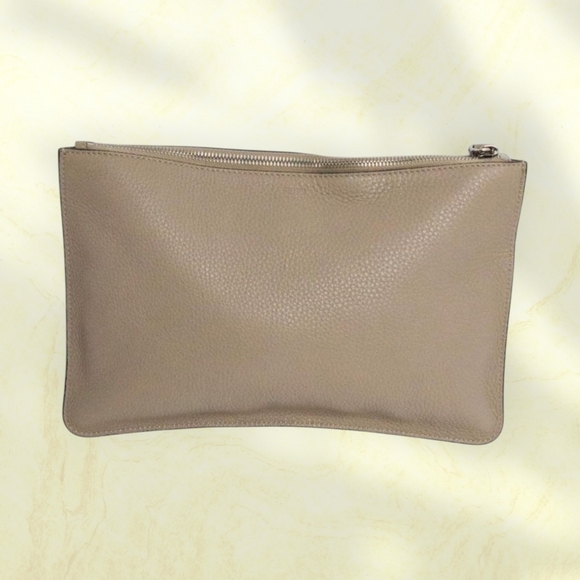 FENDI Banana Flat Leather Clutch Pouch Bag 2018 - Picture 2 of 7